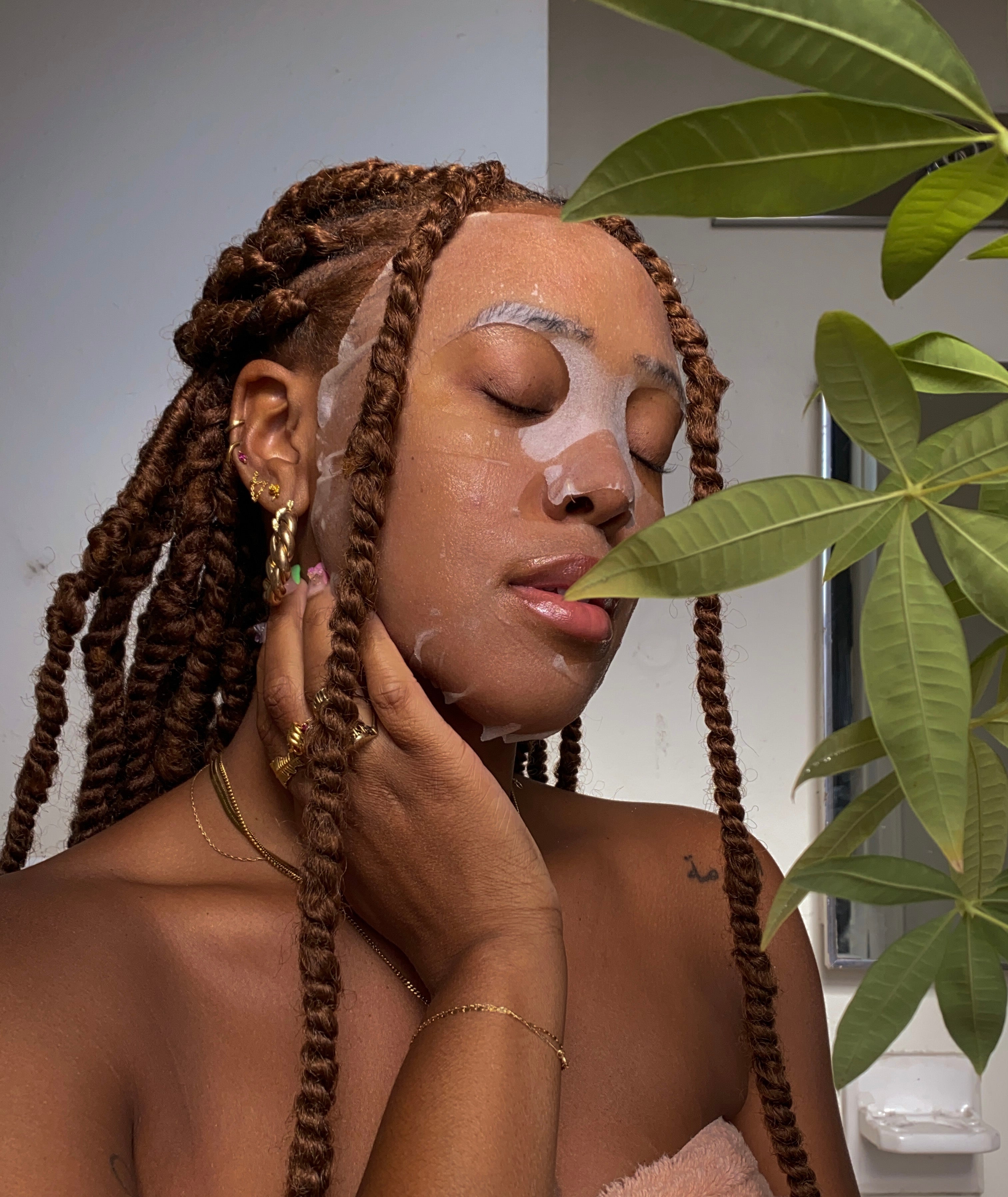 woman wearing daily honey sheet mask for skin nourishing and anti-bacterial